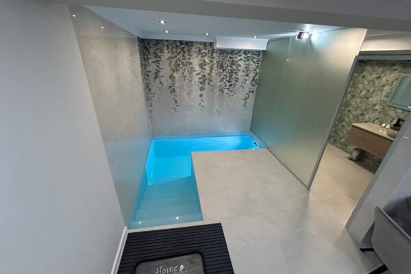 Piscina interioara Risa Apartments 101